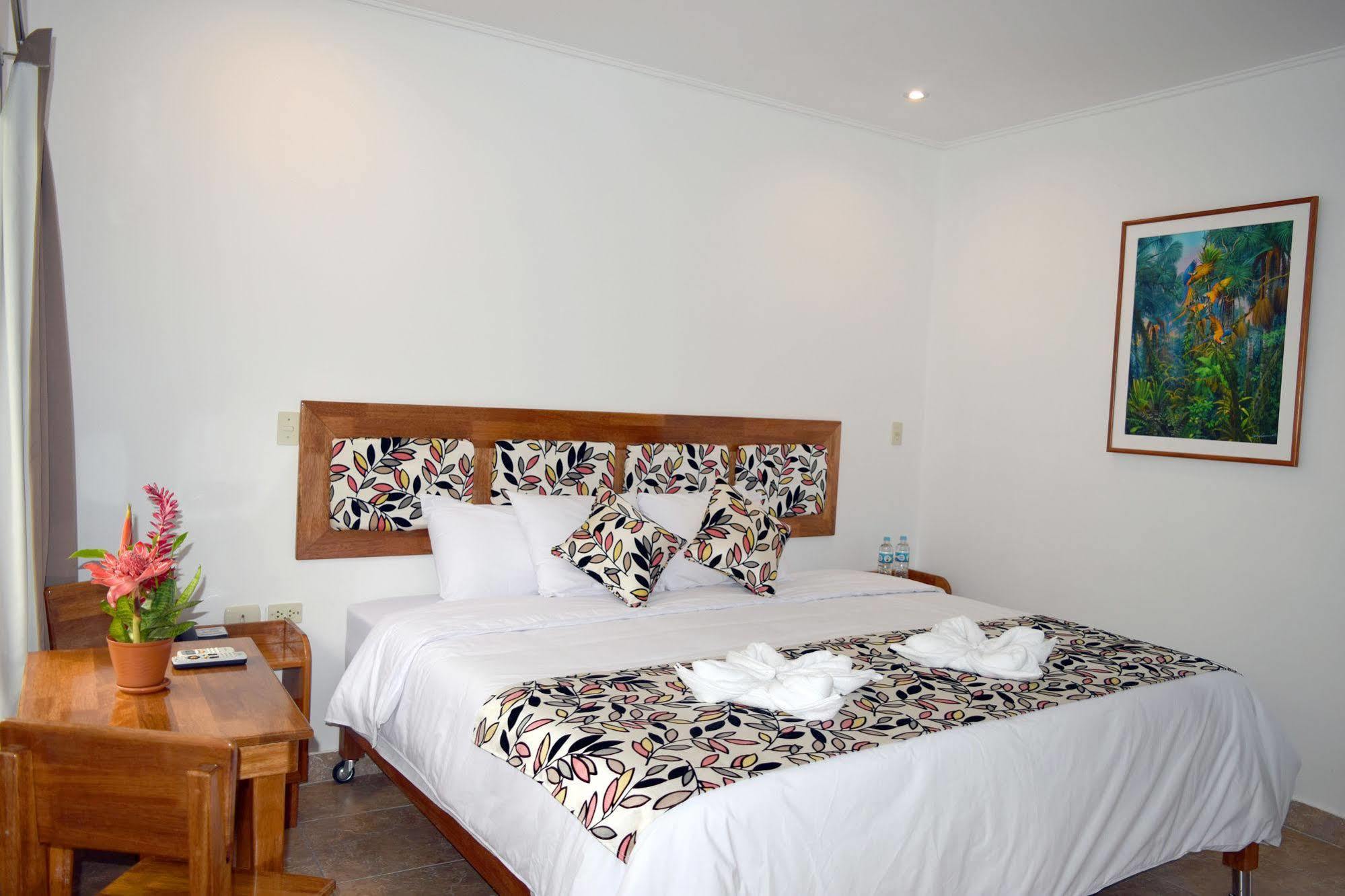 Hotel Jungle House Икитос Экстерьер фото